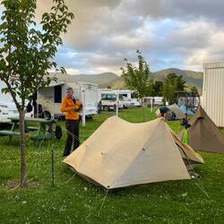 Parfois les places en camping ne sont pas les plus...séduisantes