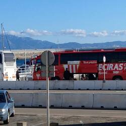 im Hintergrund Afrika