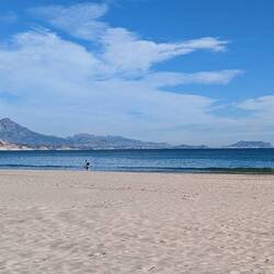 ... und dann am Ende der Bergkette liegt Benidorm
