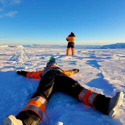 Betti k.o. von der wilden Fahrt mit Tobi