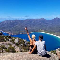 Traumblick vom Mount Amos auf den Wine Glass Bay Beach