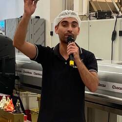 Der "Chef" zeigt alle hergestellten Produkte.