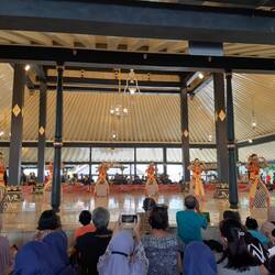 Tanzvorführung mit Gamelan-Musik