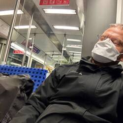 In der S-Bahn zum Flughafen