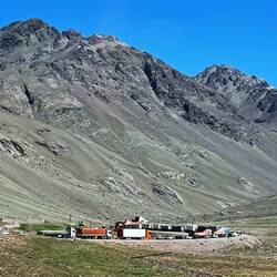 Wir ahnen noch nicht, welch kilometerlange Autoschlange uns erwartet.