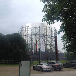 der Gasometer zeigt die Stadtgrenze zu Pforzheim an