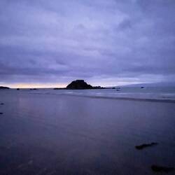 Monkey Island bei Nacht