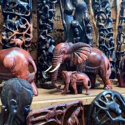 Lokales Handwerk aus Ebenholz