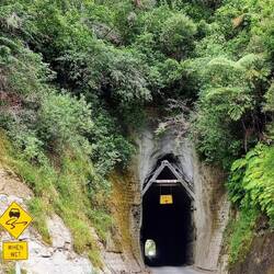Highway Tunnel ohne Belag