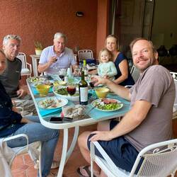 wie vorheriges Foto....vorne sitzt Roberto anstelle von Regine