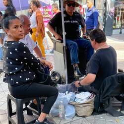 Lederschuhe werden geputzt!