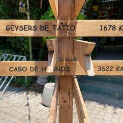 Bis zur Atacama-Wüste (im Norden) sind es 1678 km, bis Kap Horn im Süden 3622 km.