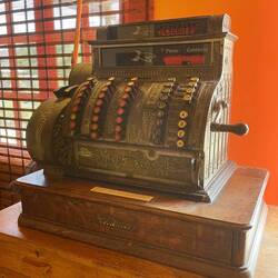 Man hört geradezu das Klingeln der Kasse!