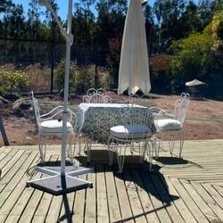 Frühstücksplatz neben dem Pool