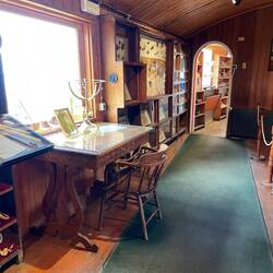 Nerudas Sammlungen in den Verbindungsgängen seiner Hausteile