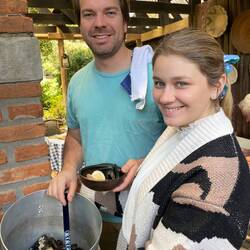 Fernando mit Ignacia, Vorbereitung der Meeresfrüchte