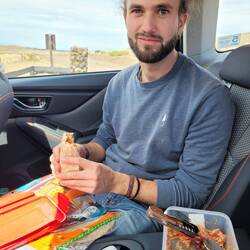Zmittag ufgrund vu starkem Wind im Auto
