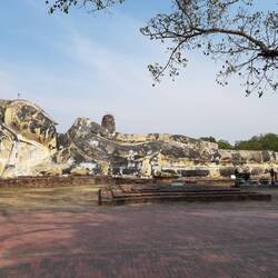 Der liegende Buddha des Wat Lokaya Sutharam