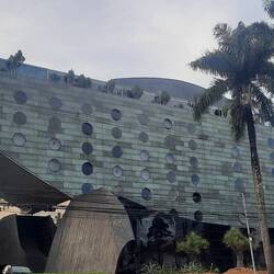 Hie hets e "tüüre" Drink gäh mit Usblick ufd Stadt😍