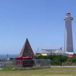 Rote Tonnen für Wasser