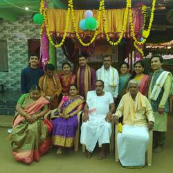 Die enge Familie des Bräutigams