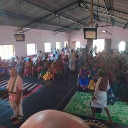 Das gesamte Dorf der Frau zu Gast 😄