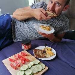 Marco hat uns heute zum Frühstück in der Camperküche Rührei gezaubert. 🍳😊