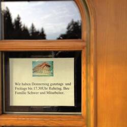 Aber welch böse Überraschung! Donnerstag ist Ruhetag! Also - notgedrungen - weiter marschiert.