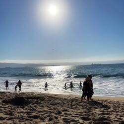 Vina del Mar / im HIntergrund die Schiffe vor der Hafeneinfahrt von Valparaiso