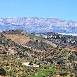 Blick auf das Massiv Torcal de Antequera von Süden