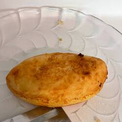 Vero bereitet gefüllte Kartoffelbreibällchen vor.