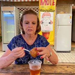 Mote con Huesillo, eine Spezialiät in Chile: Pfirsich mit Sirup und Weizengraupen