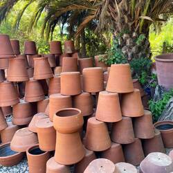 Unendlich viele Töpfe aller Grössen und Formen sind im Angebot.