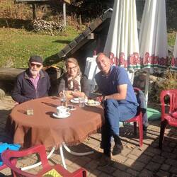 nette Leute im Seglerheim (da liegt noch mein Sitzkissen...)