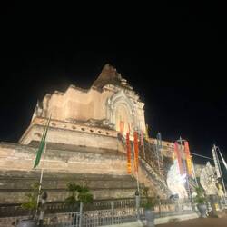 Ruine des Wat Chedi Luang - bei einem Erdbeben zerstört