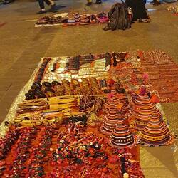 Ein kleiner Flohmarkt vor dem Tha Phae Gate