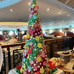 Macarons with fondant