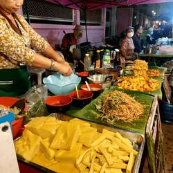 Abendessen am Streetfood Markt in Mae Hong Son