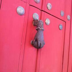 Door knocker, Centro.
