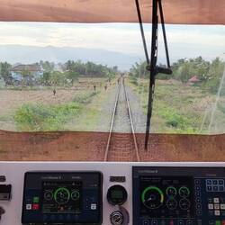 Percuter une voiture en train ✅