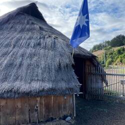 Ruka, ein Mapuche-Holzbau mit Schilfdach