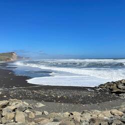 Wenn es Hochwasser gibt, fliesst das Meer (nach links) in den Lago Budi.