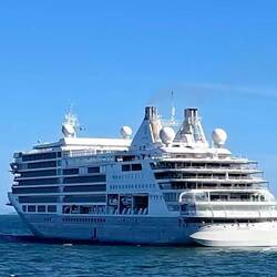 Kreuzfahrtschiffe legen auch hier an...kleinere eben