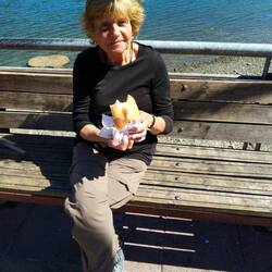 Wir essen Empanadas mit Meeresfrüchten....