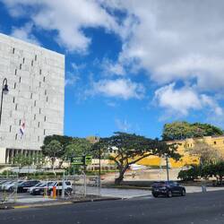 Der Sitz der 57 Abgeordneten und das Nationalmuseum