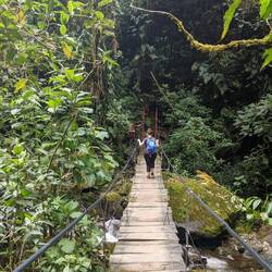 Schön brav immer nur eine Person auf der Brücke 😉