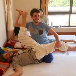 Looks like Muay Thai...