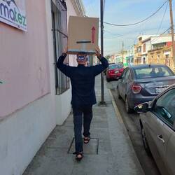 Off to the post office ! / Auf zur Post!