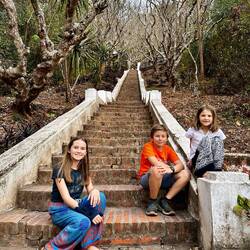 Avant de monter au Mont Phousi