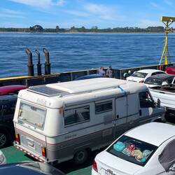 Ein Eriba Hymer-Wohnmobil aus Bad Waldsee. Es muss ein altes Modell sein.